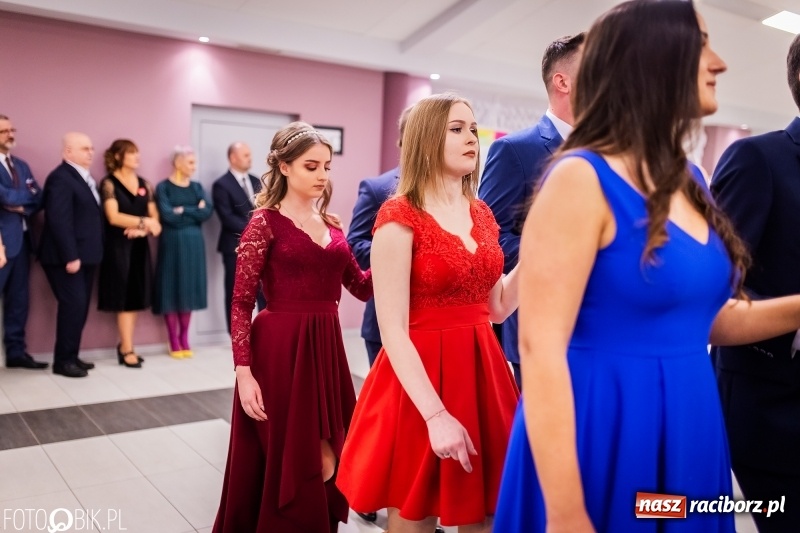 Zdjęcie w galerii na portalu naszraciborz.pl: Bal maturalny II LO im. Adama Mickiewicza w Zakrzowie FOTO i WIDEO wiadomości z regionu