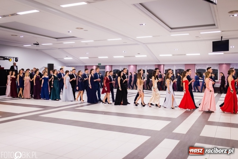 Zdjęcie w galerii na portalu naszraciborz.pl: Bal maturalny II LO im. Adama Mickiewicza w Zakrzowie FOTO i WIDEO wiadomości z regionu