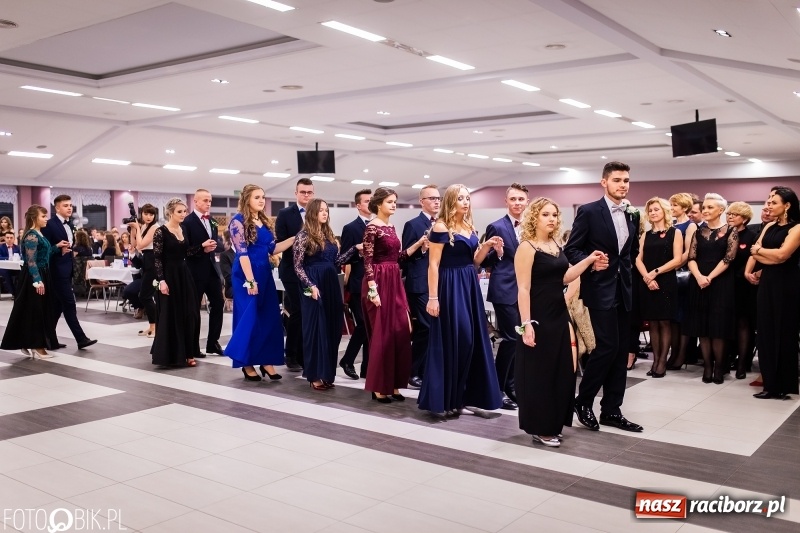Zdjęcie w galerii na portalu naszraciborz.pl: Bal maturalny II LO im. Adama Mickiewicza w Zakrzowie FOTO i WIDEO wiadomości z regionu
