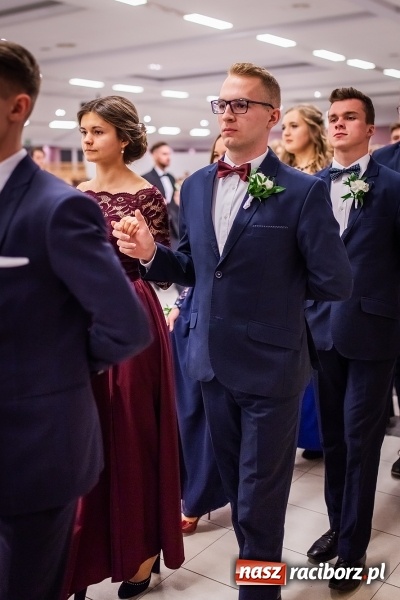 Zdjęcie w galerii na portalu naszraciborz.pl: Bal maturalny II LO im. Adama Mickiewicza w Zakrzowie FOTO i WIDEO wiadomości z regionu