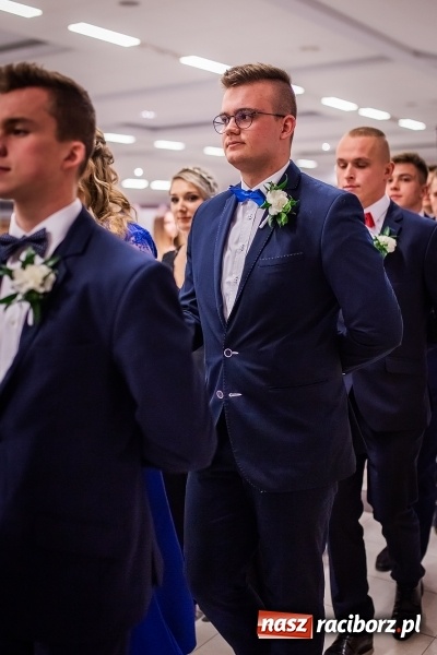 Zdjęcie w galerii na portalu naszraciborz.pl: Bal maturalny II LO im. Adama Mickiewicza w Zakrzowie FOTO i WIDEO wiadomości z regionu