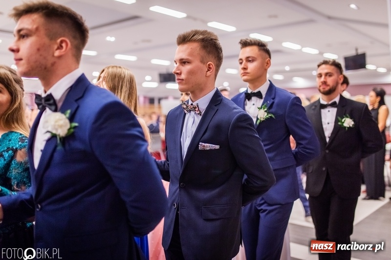 Zdjęcie w galerii na portalu naszraciborz.pl: Bal maturalny II LO im. Adama Mickiewicza w Zakrzowie FOTO i WIDEO wiadomości z regionu