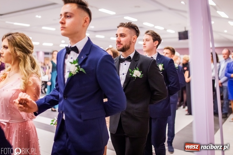 Zdjęcie w galerii na portalu naszraciborz.pl: Bal maturalny II LO im. Adama Mickiewicza w Zakrzowie FOTO i WIDEO wiadomości z regionu