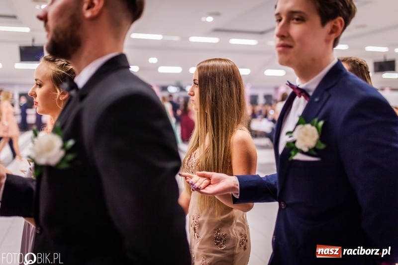 Zdjęcie w galerii na portalu naszraciborz.pl: Bal maturalny II LO im. Adama Mickiewicza w Zakrzowie FOTO i WIDEO wiadomości z regionu