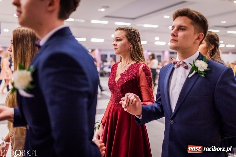 Zdjęcie w galerii na portalu naszraciborz.pl: Bal maturalny II LO im. Adama Mickiewicza w Zakrzowie FOTO i WIDEO wiadomości z regionu