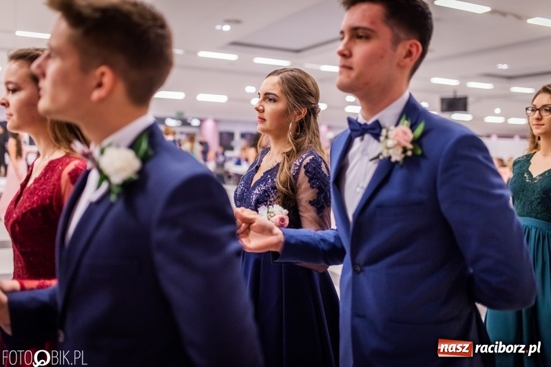 Zdjęcie w galerii na portalu naszraciborz.pl: Bal maturalny II LO im. Adama Mickiewicza w Zakrzowie FOTO i WIDEO wiadomości z regionu