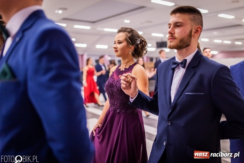 Zdjęcie w galerii na portalu naszraciborz.pl: Bal maturalny II LO im. Adama Mickiewicza w Zakrzowie FOTO i WIDEO wiadomości z regionu