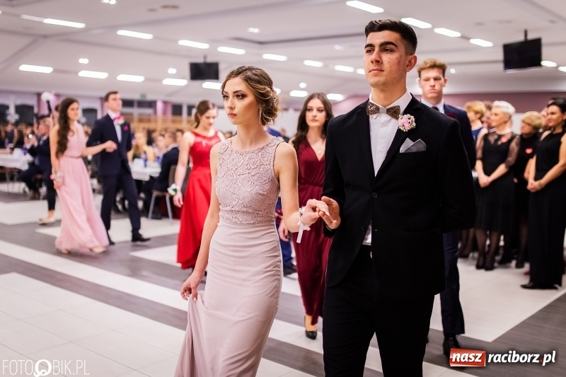 Zdjęcie w galerii na portalu naszraciborz.pl: Bal maturalny II LO im. Adama Mickiewicza w Zakrzowie FOTO i WIDEO wiadomości z regionu