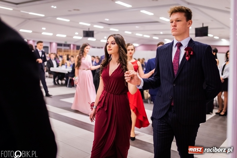 Zdjęcie w galerii na portalu naszraciborz.pl: Bal maturalny II LO im. Adama Mickiewicza w Zakrzowie FOTO i WIDEO wiadomości z regionu