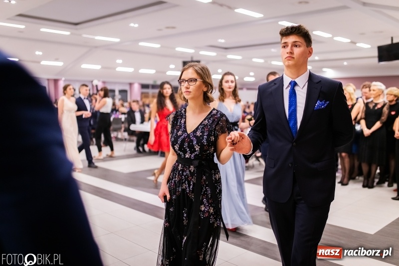 Zdjęcie w galerii na portalu naszraciborz.pl: Bal maturalny II LO im. Adama Mickiewicza w Zakrzowie FOTO i WIDEO wiadomości z regionu