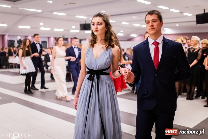 Zdjęcie w galerii na portalu naszraciborz.pl: Bal maturalny II LO im. Adama Mickiewicza w Zakrzowie FOTO i WIDEO wiadomości z regionu