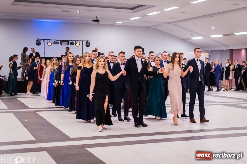 Zdjęcie w galerii na portalu naszraciborz.pl: Bal maturalny II LO im. Adama Mickiewicza w Zakrzowie FOTO i WIDEO wiadomości z regionu