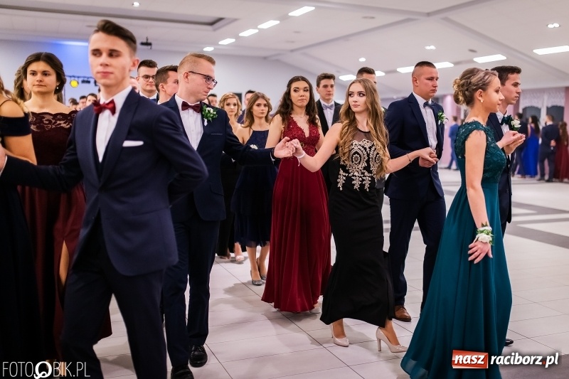 Zdjęcie w galerii na portalu naszraciborz.pl: Bal maturalny II LO im. Adama Mickiewicza w Zakrzowie FOTO i WIDEO wiadomości z regionu