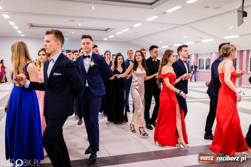 Zdjęcie w galerii na portalu naszraciborz.pl: Bal maturalny II LO im. Adama Mickiewicza w Zakrzowie FOTO i WIDEO wiadomości z regionu