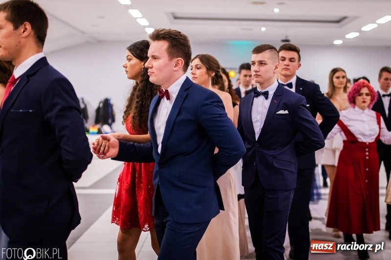 Zdjęcie w galerii na portalu naszraciborz.pl: Bal maturalny II LO im. Adama Mickiewicza w Zakrzowie FOTO i WIDEO wiadomości z regionu