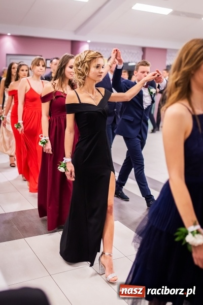 Zdjęcie w galerii na portalu naszraciborz.pl: Bal maturalny II LO im. Adama Mickiewicza w Zakrzowie FOTO i WIDEO wiadomości z regionu