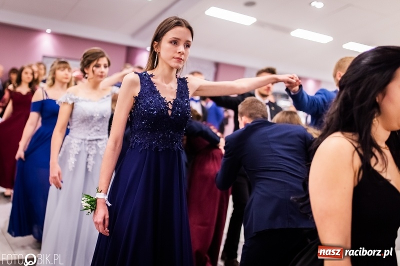 Zdjęcie w galerii na portalu naszraciborz.pl: Bal maturalny II LO im. Adama Mickiewicza w Zakrzowie FOTO i WIDEO wiadomości z regionu