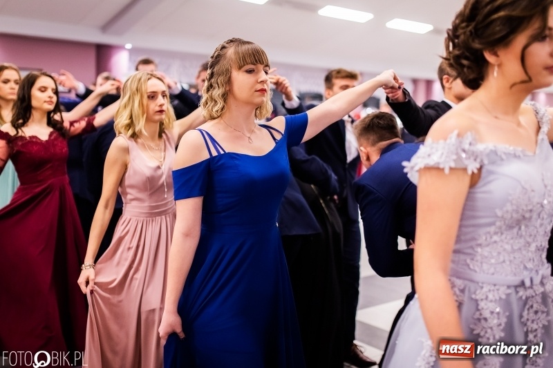 Zdjęcie w galerii na portalu naszraciborz.pl: Bal maturalny II LO im. Adama Mickiewicza w Zakrzowie FOTO i WIDEO wiadomości z regionu