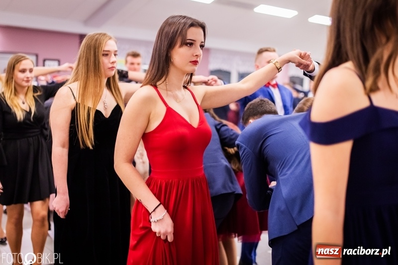 Zdjęcie w galerii na portalu naszraciborz.pl: Bal maturalny II LO im. Adama Mickiewicza w Zakrzowie FOTO i WIDEO wiadomości z regionu