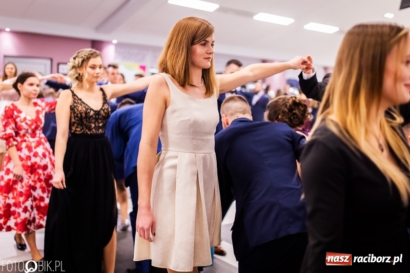 Zdjęcie w galerii na portalu naszraciborz.pl: Bal maturalny II LO im. Adama Mickiewicza w Zakrzowie FOTO i WIDEO wiadomości z regionu