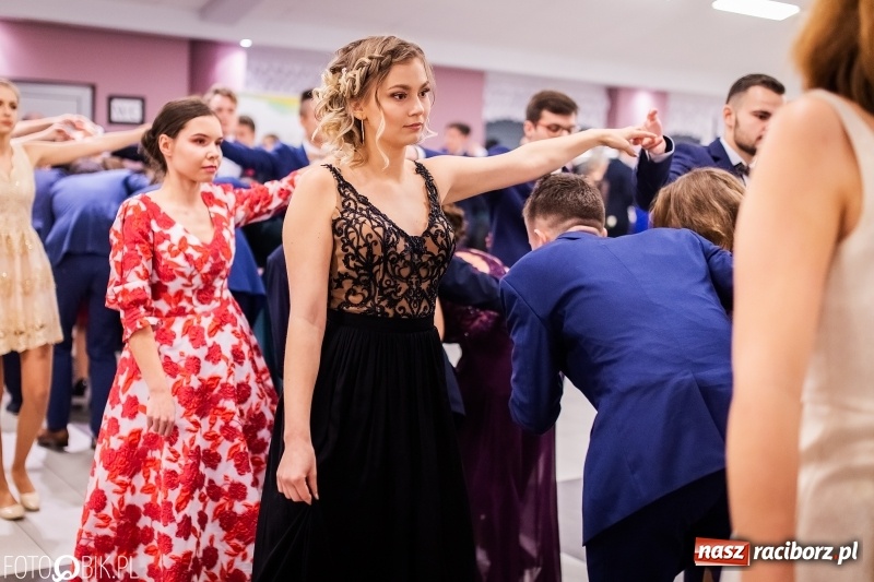 Zdjęcie w galerii na portalu naszraciborz.pl: Bal maturalny II LO im. Adama Mickiewicza w Zakrzowie FOTO i WIDEO wiadomości z regionu
