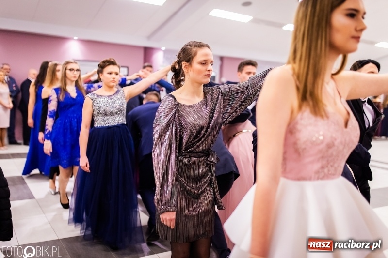 Zdjęcie w galerii na portalu naszraciborz.pl: Bal maturalny II LO im. Adama Mickiewicza w Zakrzowie FOTO i WIDEO wiadomości z regionu