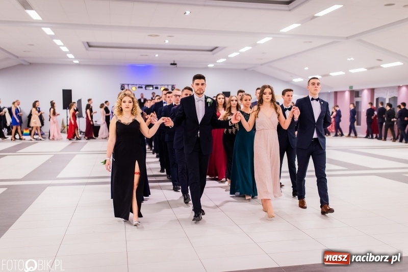 Zdjęcie w galerii na portalu naszraciborz.pl: Bal maturalny II LO im. Adama Mickiewicza w Zakrzowie FOTO i WIDEO wiadomości z regionu