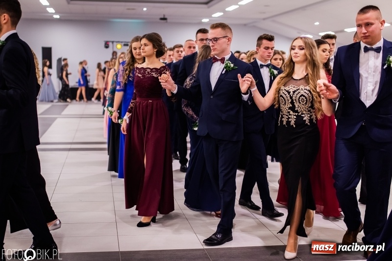 Zdjęcie w galerii na portalu naszraciborz.pl: Bal maturalny II LO im. Adama Mickiewicza w Zakrzowie FOTO i WIDEO wiadomości z regionu