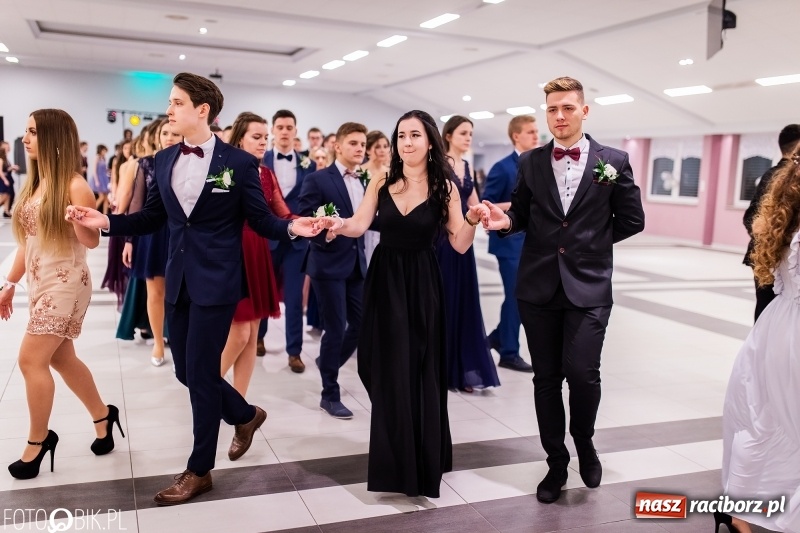 Zdjęcie w galerii na portalu naszraciborz.pl: Bal maturalny II LO im. Adama Mickiewicza w Zakrzowie FOTO i WIDEO wiadomości z regionu