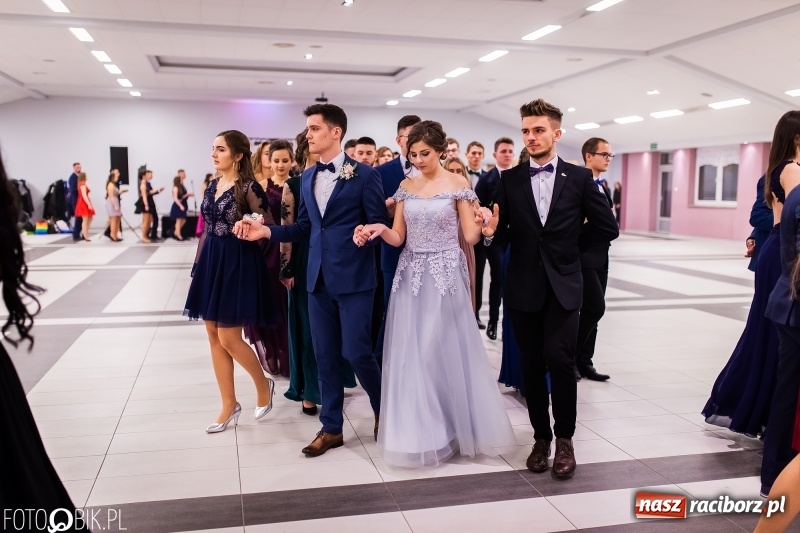Zdjęcie w galerii na portalu naszraciborz.pl: Bal maturalny II LO im. Adama Mickiewicza w Zakrzowie FOTO i WIDEO wiadomości z regionu