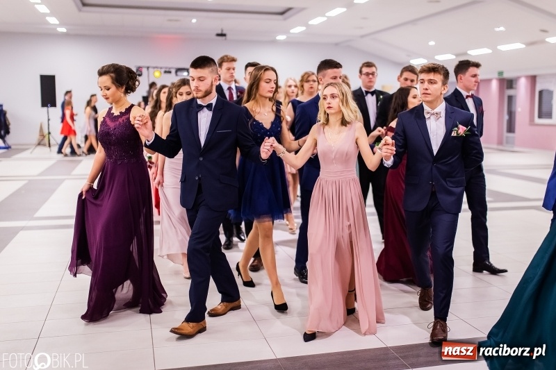 Zdjęcie w galerii na portalu naszraciborz.pl: Bal maturalny II LO im. Adama Mickiewicza w Zakrzowie FOTO i WIDEO wiadomości z regionu