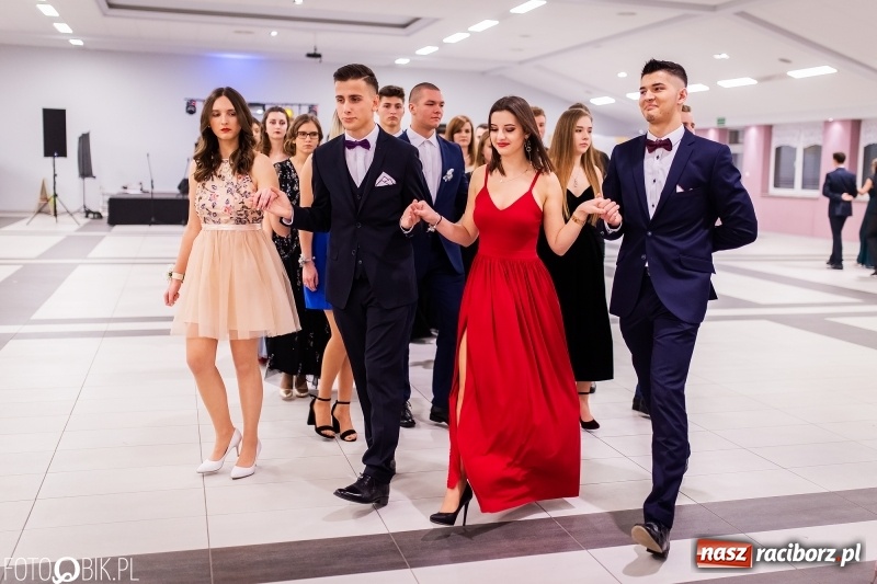 Zdjęcie w galerii na portalu naszraciborz.pl: Bal maturalny II LO im. Adama Mickiewicza w Zakrzowie FOTO i WIDEO wiadomości z regionu