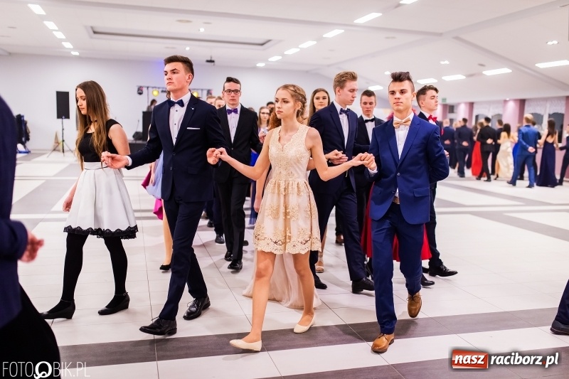 Zdjęcie w galerii na portalu naszraciborz.pl: Bal maturalny II LO im. Adama Mickiewicza w Zakrzowie FOTO i WIDEO wiadomości z regionu