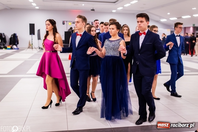 Zdjęcie w galerii na portalu naszraciborz.pl: Bal maturalny II LO im. Adama Mickiewicza w Zakrzowie FOTO i WIDEO wiadomości z regionu