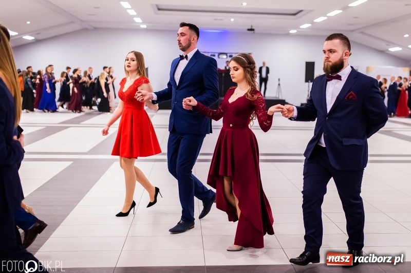 Zdjęcie w galerii na portalu naszraciborz.pl: Bal maturalny II LO im. Adama Mickiewicza w Zakrzowie FOTO i WIDEO wiadomości z regionu