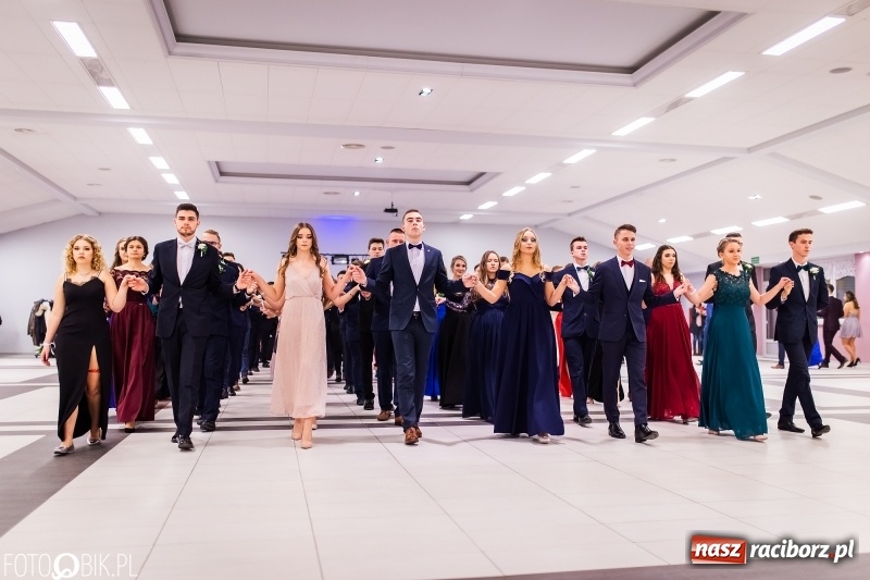 Zdjęcie w galerii na portalu naszraciborz.pl: Bal maturalny II LO im. Adama Mickiewicza w Zakrzowie FOTO i WIDEO wiadomości z regionu