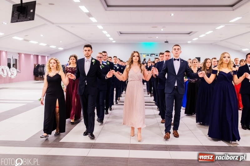 Zdjęcie w galerii na portalu naszraciborz.pl: Bal maturalny II LO im. Adama Mickiewicza w Zakrzowie FOTO i WIDEO wiadomości z regionu
