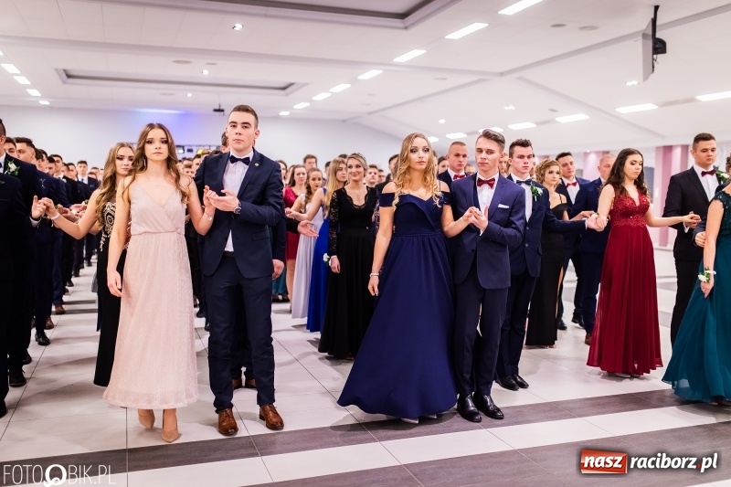 Zdjęcie w galerii na portalu naszraciborz.pl: Bal maturalny II LO im. Adama Mickiewicza w Zakrzowie FOTO i WIDEO wiadomości z regionu