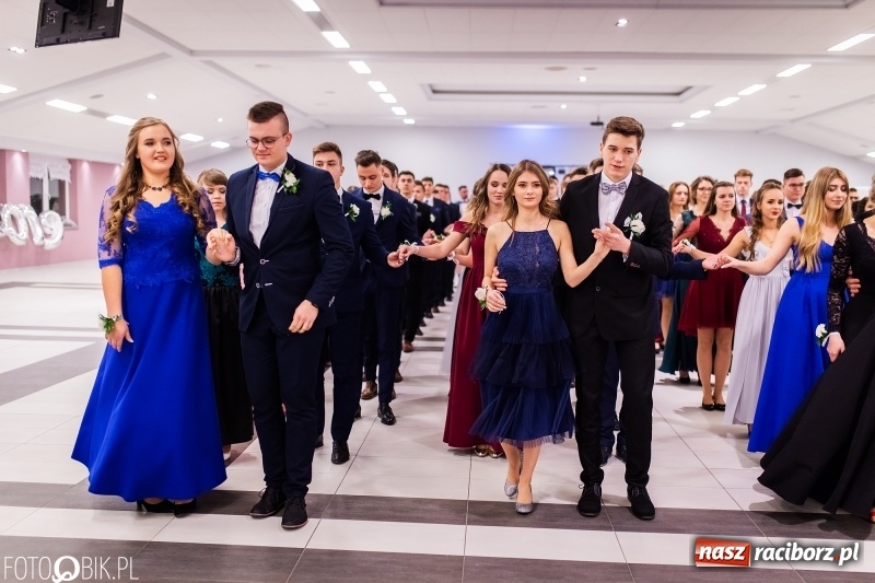 Zdjęcie w galerii na portalu naszraciborz.pl: Bal maturalny II LO im. Adama Mickiewicza w Zakrzowie FOTO i WIDEO wiadomości z regionu