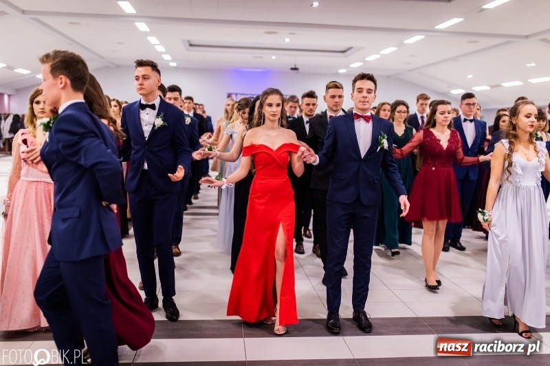 Zdjęcie w galerii na portalu naszraciborz.pl: Bal maturalny II LO im. Adama Mickiewicza w Zakrzowie FOTO i WIDEO wiadomości z regionu