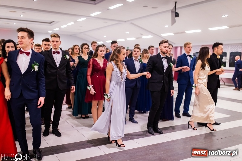 Zdjęcie w galerii na portalu naszraciborz.pl: Bal maturalny II LO im. Adama Mickiewicza w Zakrzowie FOTO i WIDEO wiadomości z regionu