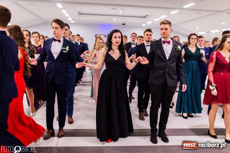 Zdjęcie w galerii na portalu naszraciborz.pl: Bal maturalny II LO im. Adama Mickiewicza w Zakrzowie FOTO i WIDEO wiadomości z regionu