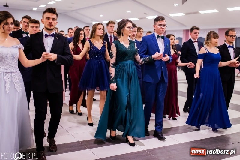 Zdjęcie w galerii na portalu naszraciborz.pl: Bal maturalny II LO im. Adama Mickiewicza w Zakrzowie FOTO i WIDEO wiadomości z regionu