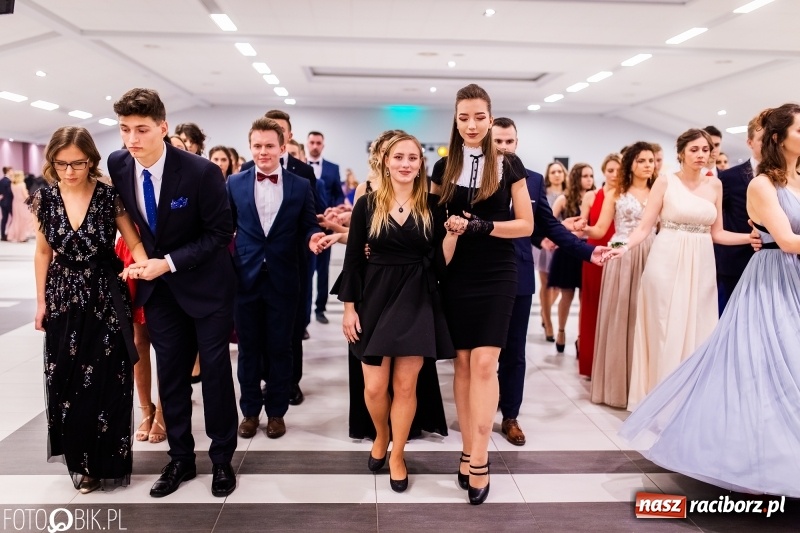 Zdjęcie w galerii na portalu naszraciborz.pl: Bal maturalny II LO im. Adama Mickiewicza w Zakrzowie FOTO i WIDEO wiadomości z regionu