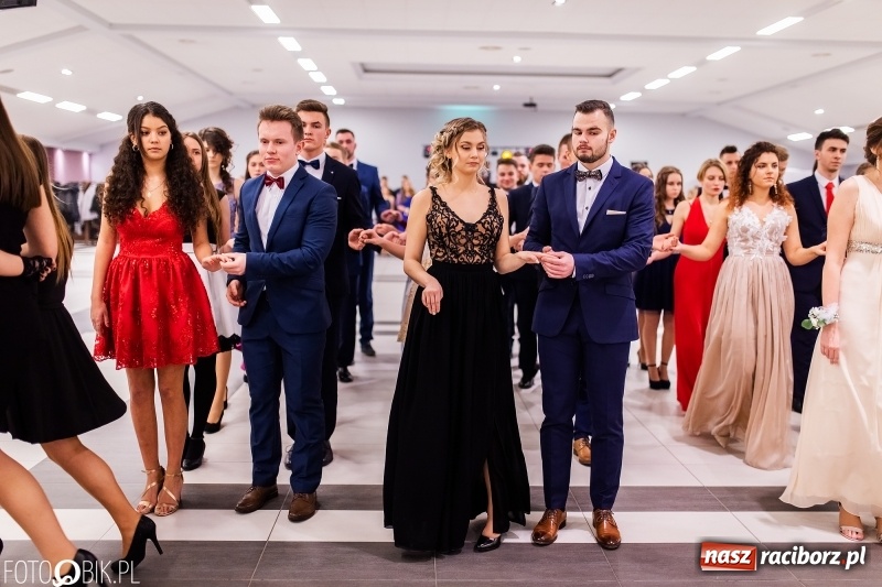 Zdjęcie w galerii na portalu naszraciborz.pl: Bal maturalny II LO im. Adama Mickiewicza w Zakrzowie FOTO i WIDEO wiadomości z regionu