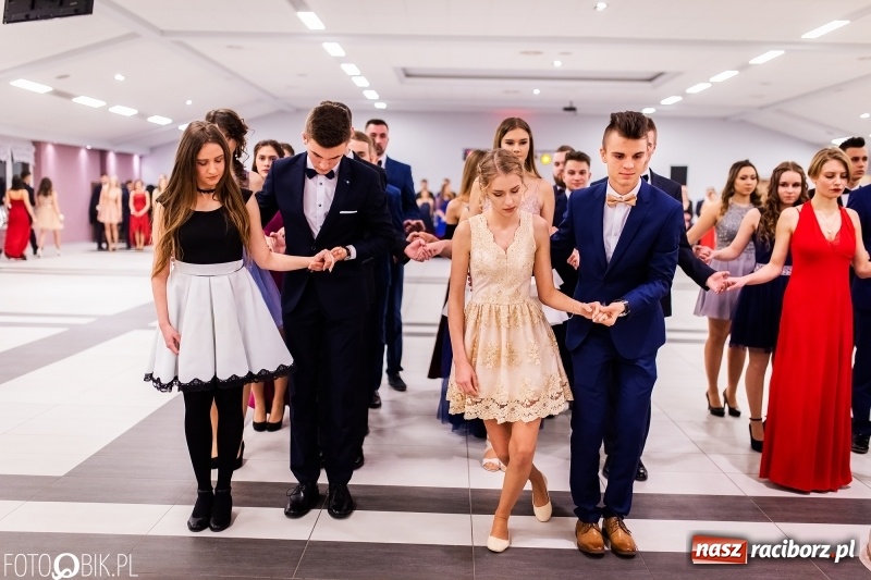 Zdjęcie w galerii na portalu naszraciborz.pl: Bal maturalny II LO im. Adama Mickiewicza w Zakrzowie FOTO i WIDEO wiadomości z regionu