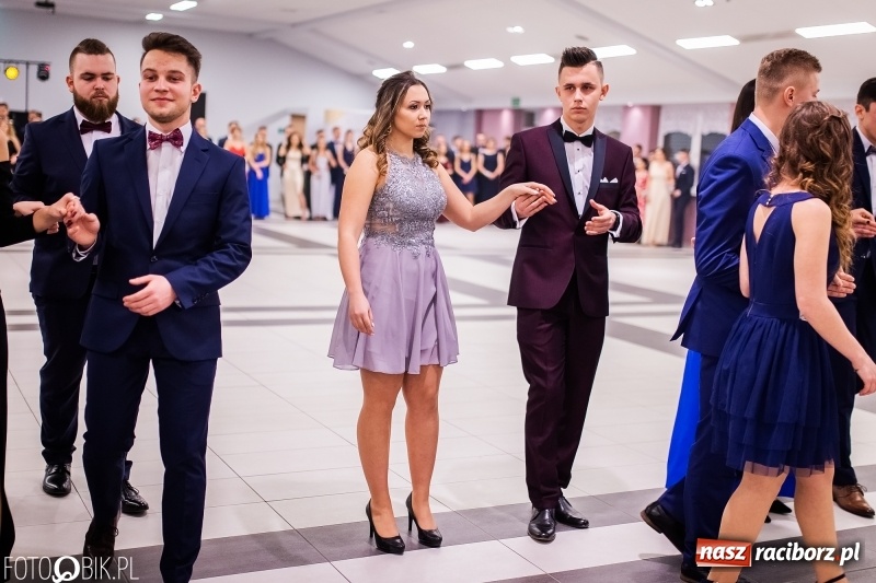 Zdjęcie w galerii na portalu naszraciborz.pl: Bal maturalny II LO im. Adama Mickiewicza w Zakrzowie FOTO i WIDEO wiadomości z regionu