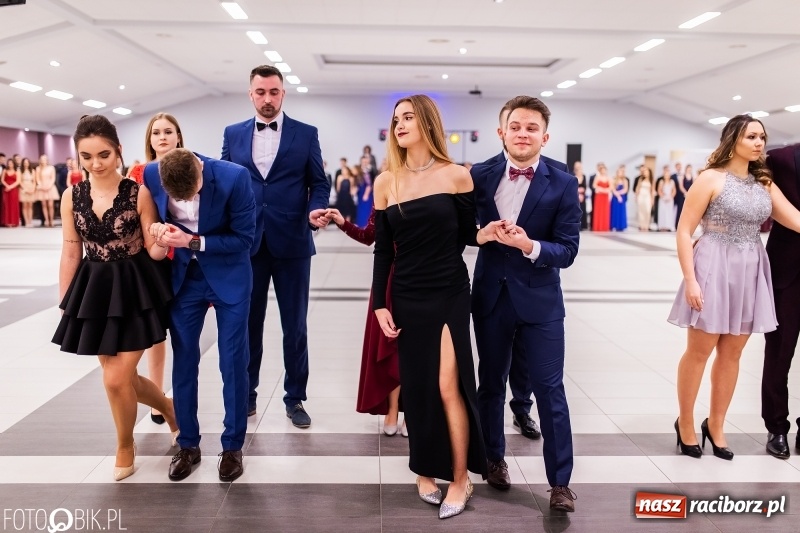Zdjęcie w galerii na portalu naszraciborz.pl: Bal maturalny II LO im. Adama Mickiewicza w Zakrzowie FOTO i WIDEO wiadomości z regionu