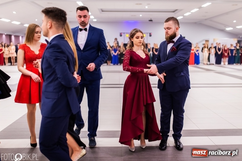 Zdjęcie w galerii na portalu naszraciborz.pl: Bal maturalny II LO im. Adama Mickiewicza w Zakrzowie FOTO i WIDEO wiadomości z regionu