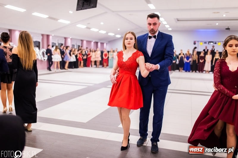 Zdjęcie w galerii na portalu naszraciborz.pl: Bal maturalny II LO im. Adama Mickiewicza w Zakrzowie FOTO i WIDEO wiadomości z regionu